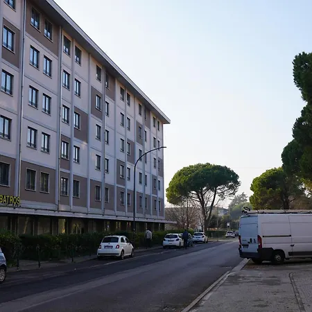 阿尔巴特罗斯酒店 酒店 4*