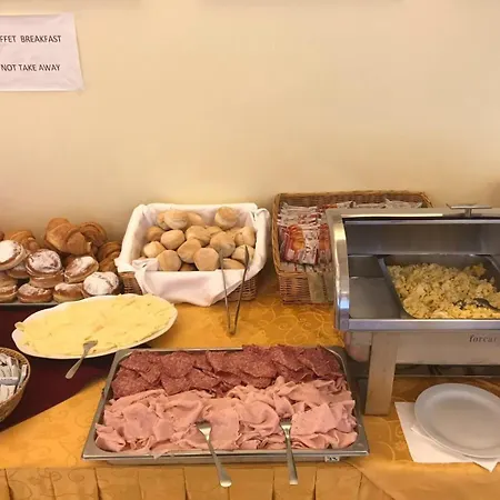 阿尔巴特罗斯酒店 4* 梅斯特雷